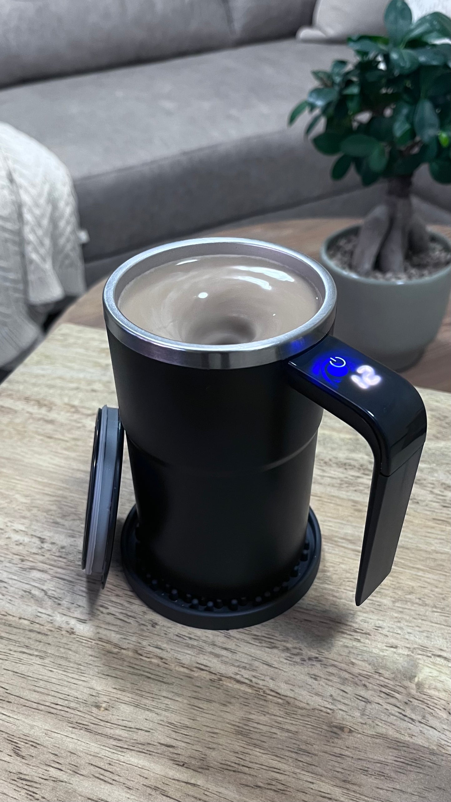 SmoothMotion™ Self-Stirring Mug